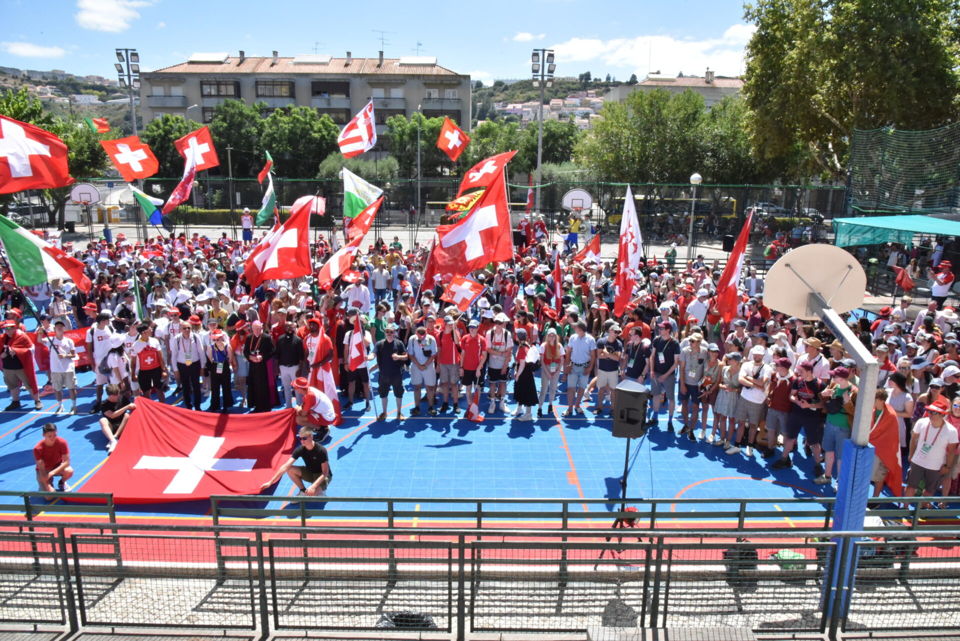 À Rome, 400 jeunes des diocèses romands fêteront le 1er août | photo: fête du 1er août à Lisbonne, en 2023 © Raphaël Zbinden