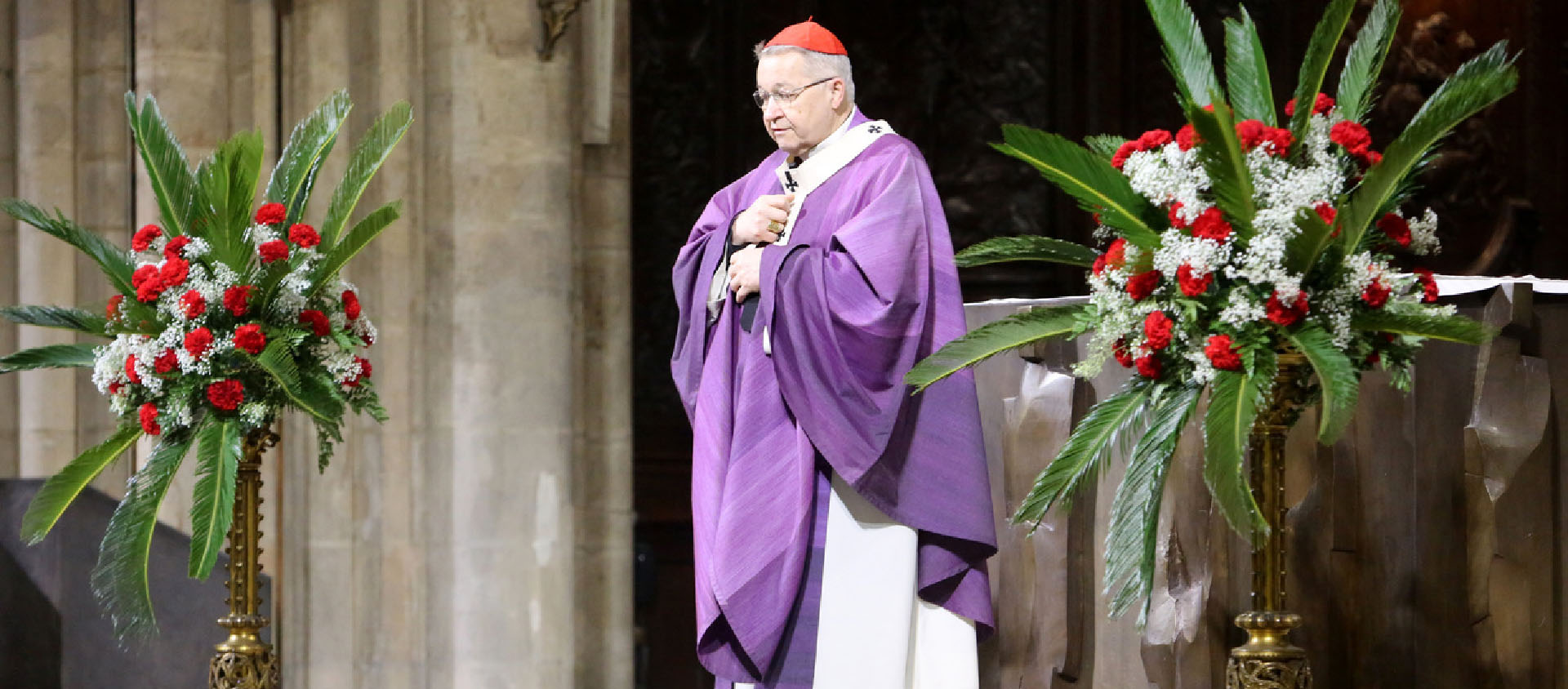 Le cardinal André Vingt-Trois célébrant la messe à la cathédrale Notre-Dame de Paris en 2012 | © Keystone/Robert Harding/Godong