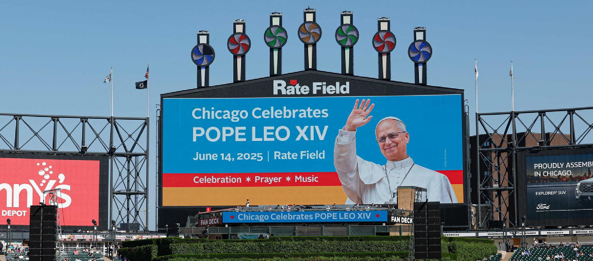 Le pape Léon XIV, originaire de Chicago, apparaît sur les t-shirts, casquettes, et autres sous-verres, vendus dans les commerces de la ville qui connaît un boom économique | © Keystone/AFP/Kamil Krzaczynski/