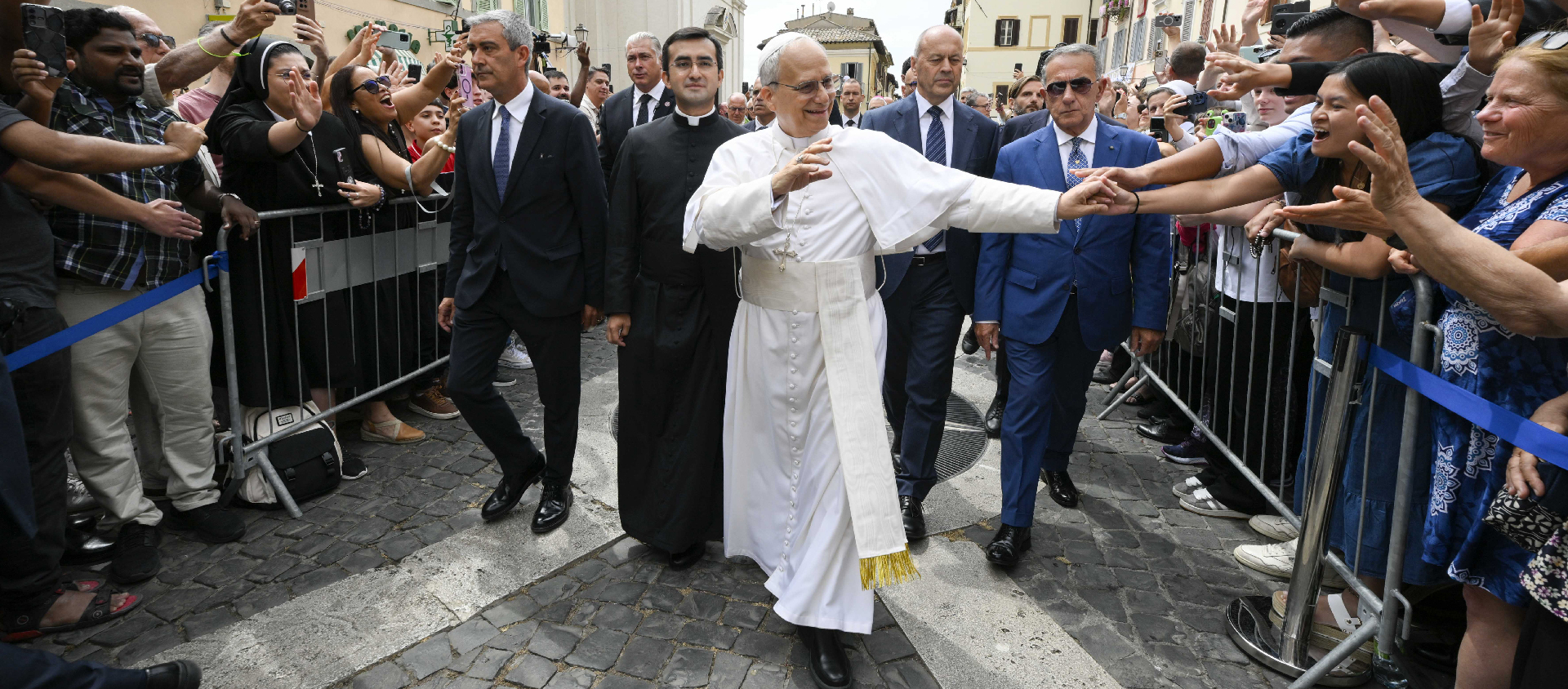 Le pape, ici le 13 juillet à la paroisse pontificale de St Thomas de Villanova, pourra-t-il être dispensé de déclarer ses revenus au fisc américain? | © Vatican media