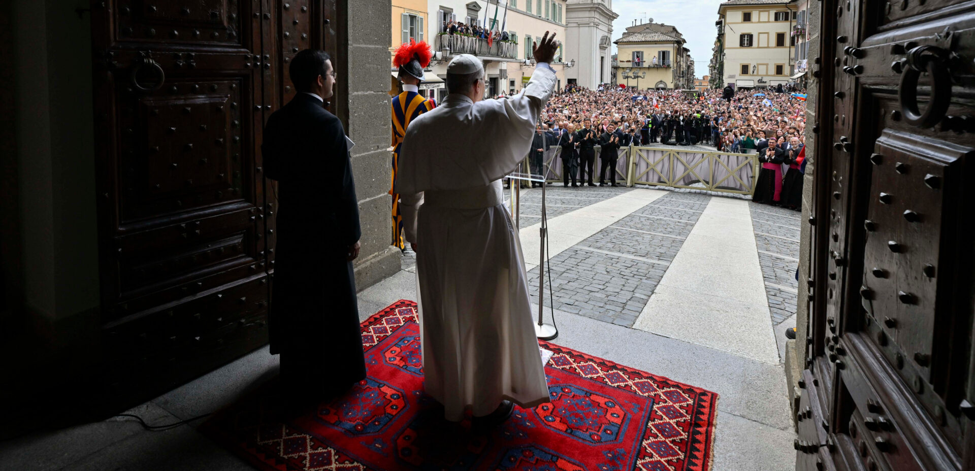 Le pape Léon XIV a prononcé l'angélus du 13 juillet 2025 sur le parvis du palais apostolique de Castel Gandolfo | © Vatican Media