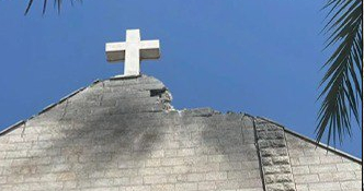 Le Patriarcat latin de Jérusalem a diffusé une photo des dégâts occasionnés à l'église de la Sainte-Famille à Gaza, le 17 juillet 2025 | capture d'écran Facebook du PLJ