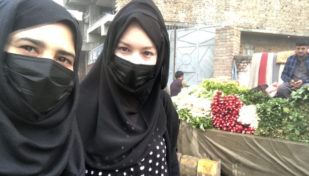 Samia et Mathilde: mieux vaut vivre cachée quand on est une réfugiée afghane au Pakistan | © Mathilde Weibel