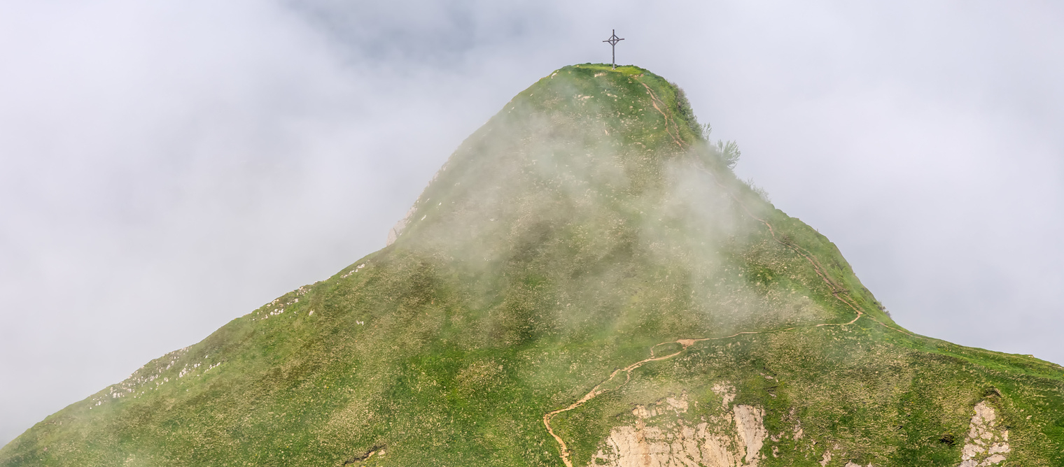 Le mont Pilate, dans le canton de Lucerne, aurait selon la légende abrité la dépouille du procureur romain du même nom | © KEYSTONE/CHROMORANGE/Markus Mainka