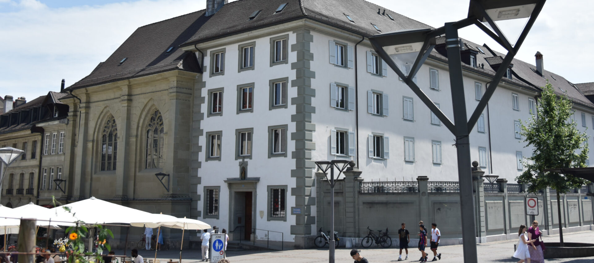 Le couvent des Sœurs de Ste-Ursule est un très grand bâtiment au centre de Fribourg | © Raphaël Zbinden