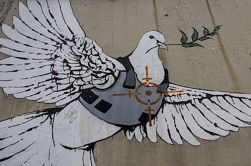 Colombe de la paix sur le mur de séparation à Bethléem. Œuvre de Bansky | ©  Jacques Berset