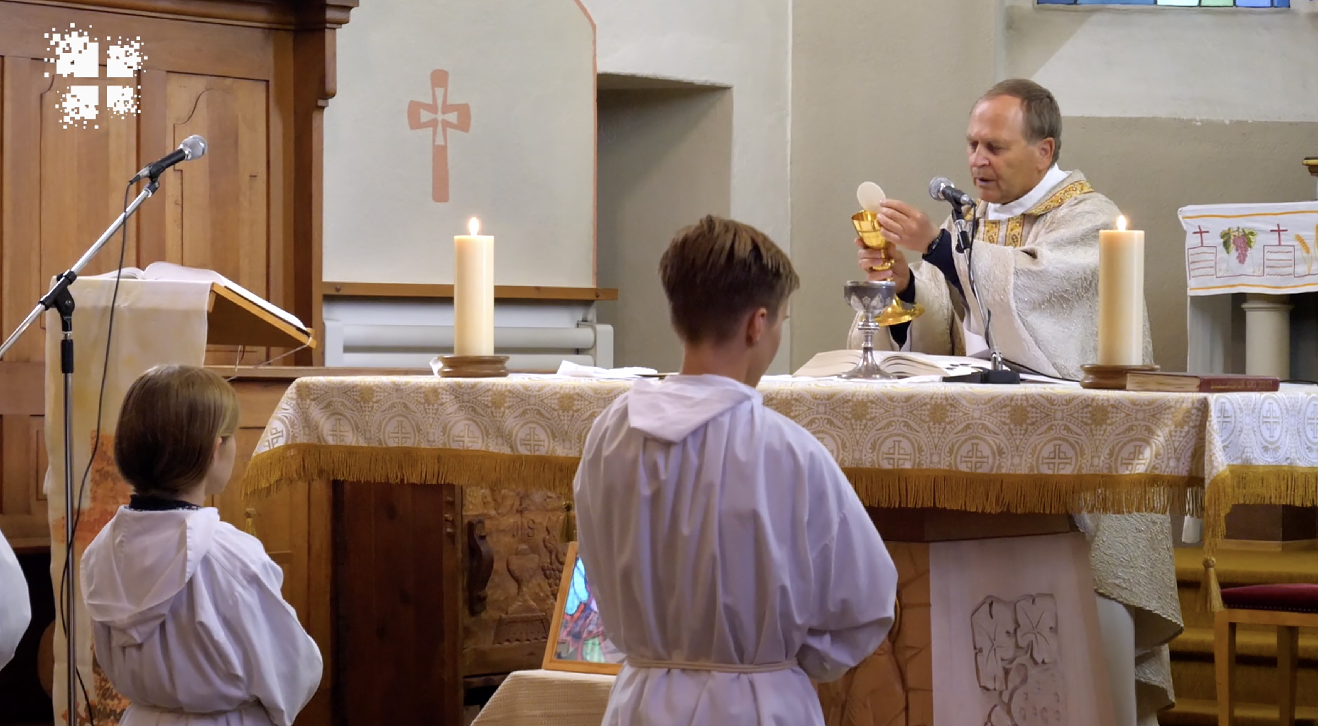 Des catholiques vont à la messe dans les deux formes du rite | © Priscilia Chacón