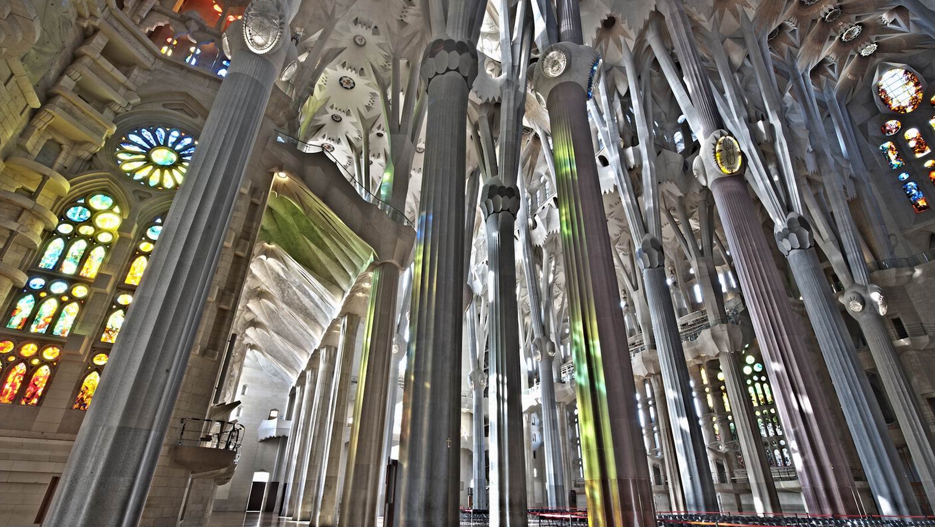 Intérieur de la basilique de la Sagrada Familia à Barcelone | © wikimedia commons CC BY-SA 3.0