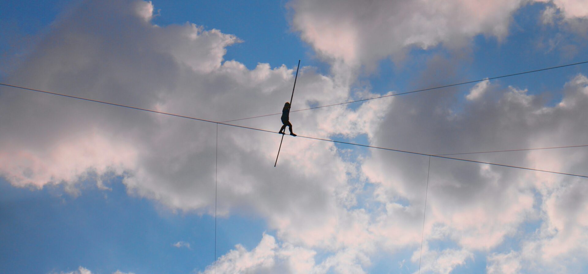 La vie humaine est constamment sur une corde raide | © Alan Wouda/Unsplash