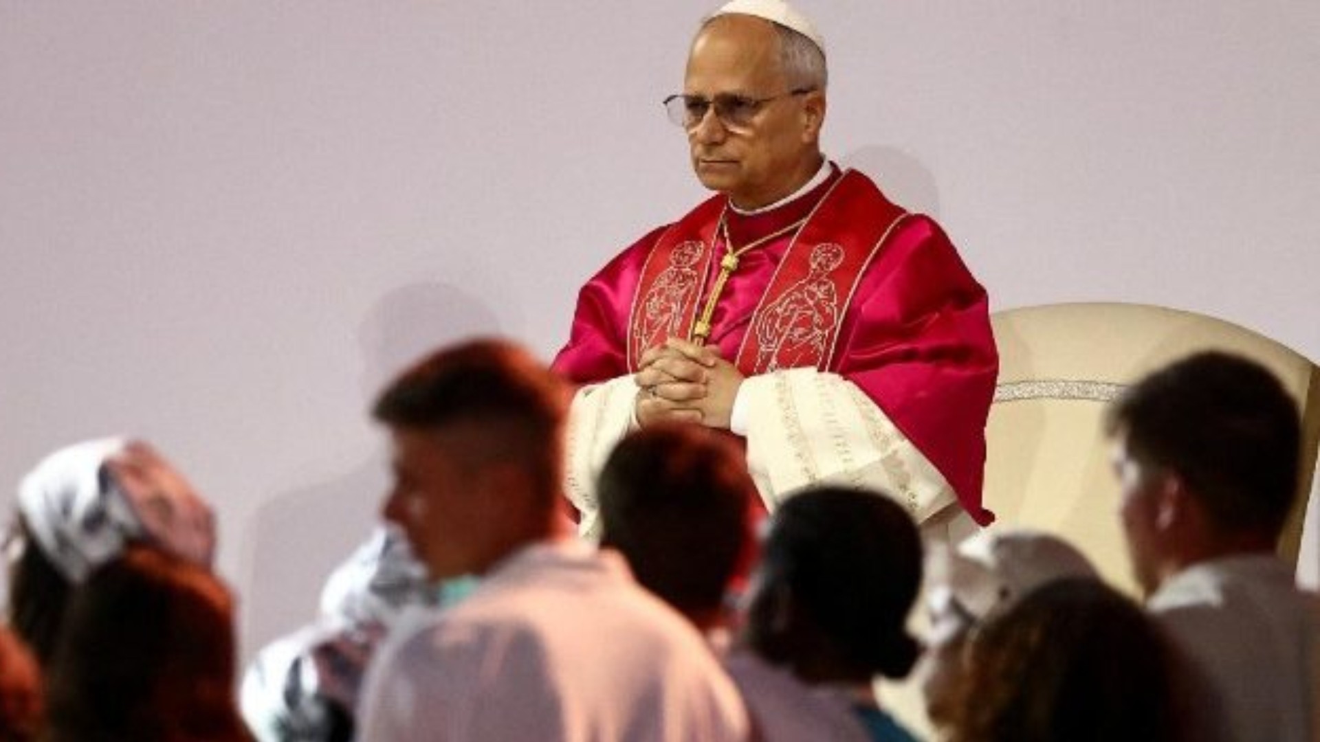Le pape Léon XIV avec les jeunes pour la veillée à Tor Vergata  | © Vatican Media