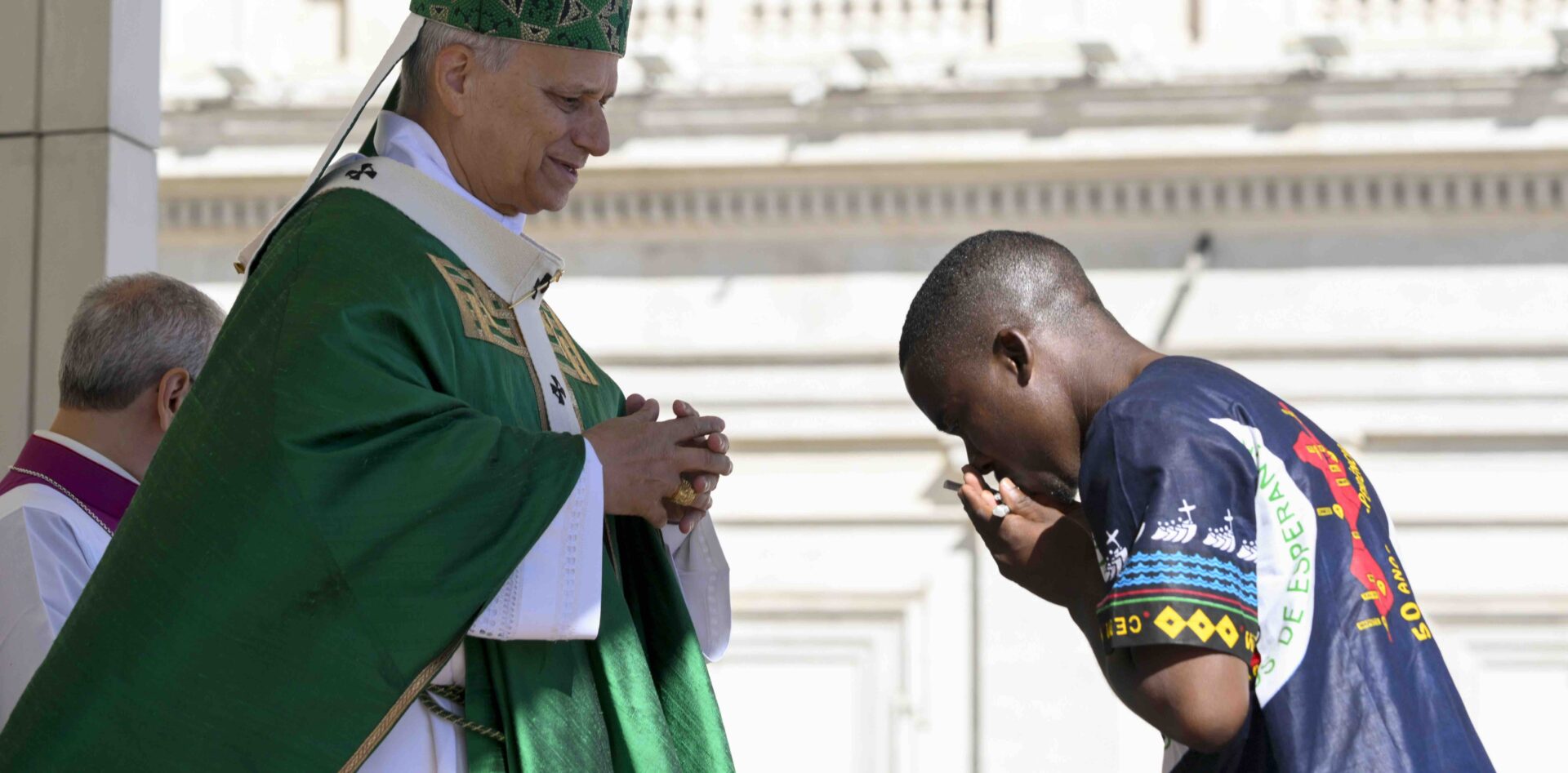 Chaque catéchiste institué a reçu des mains du pape un crucifix, Rome 28 septembre 2025 | © Vatican media