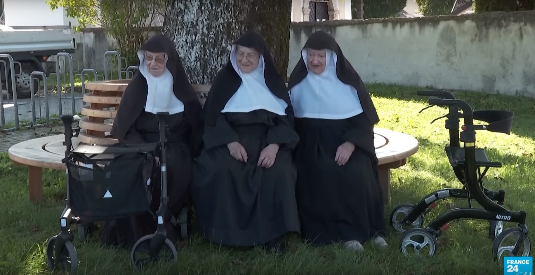 Les trois religieuses augustines ont voulu rejoindre leur ancien couvent | capture d'écran youtube