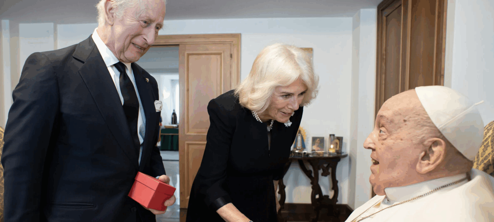 Le roi Charles III et la reine Camilla avaient rencontré le pape François au Vatican, le 9 avril 2025 | © Vatican Media
