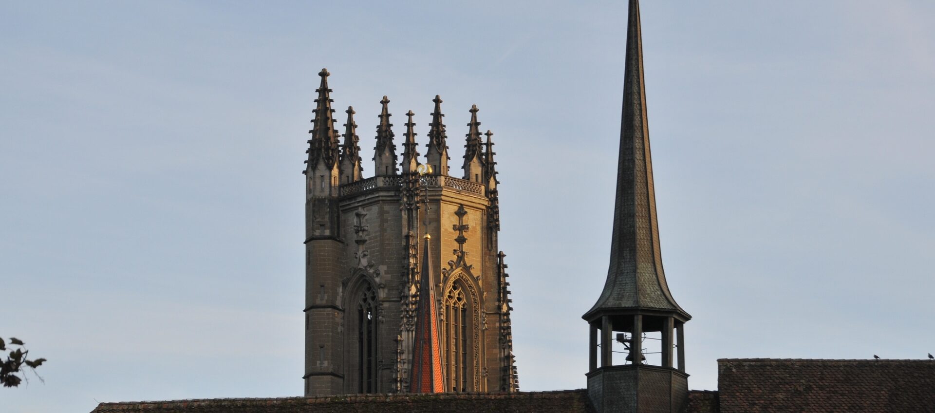 Mgr Jacques Banderet a été pendant près de 18 ans vicaire épiscopal pour le canton de Fribourg | photo: le clocher de la cathédrale de Fribourg © Maurice Page