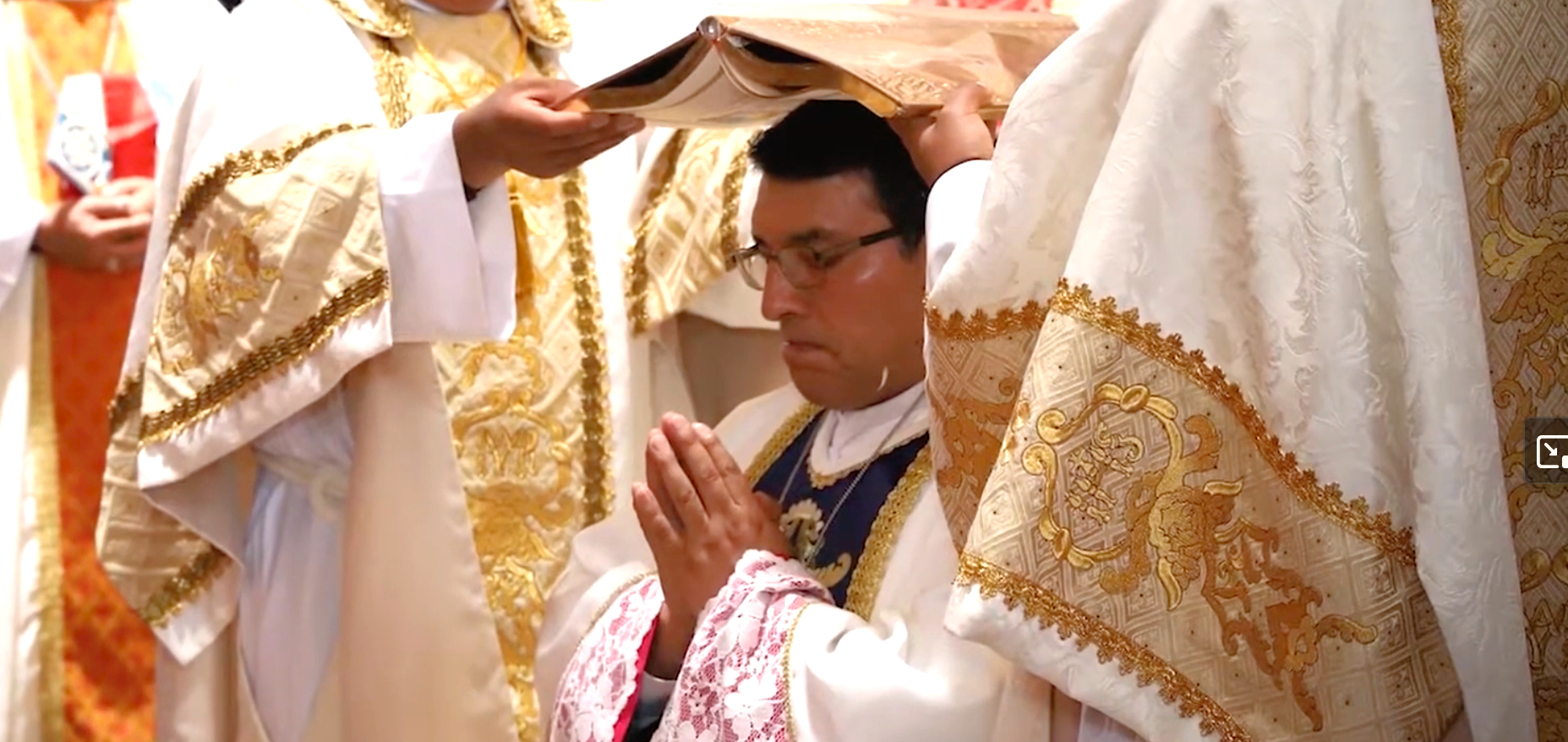L'évêque péruvien Ciro Quispe López a été accusé de détournement d'argent et de relations sexuelles avec des femmes | photo: lors de son ordination épiscopale, en 2018 / capture d'écran YouTube
