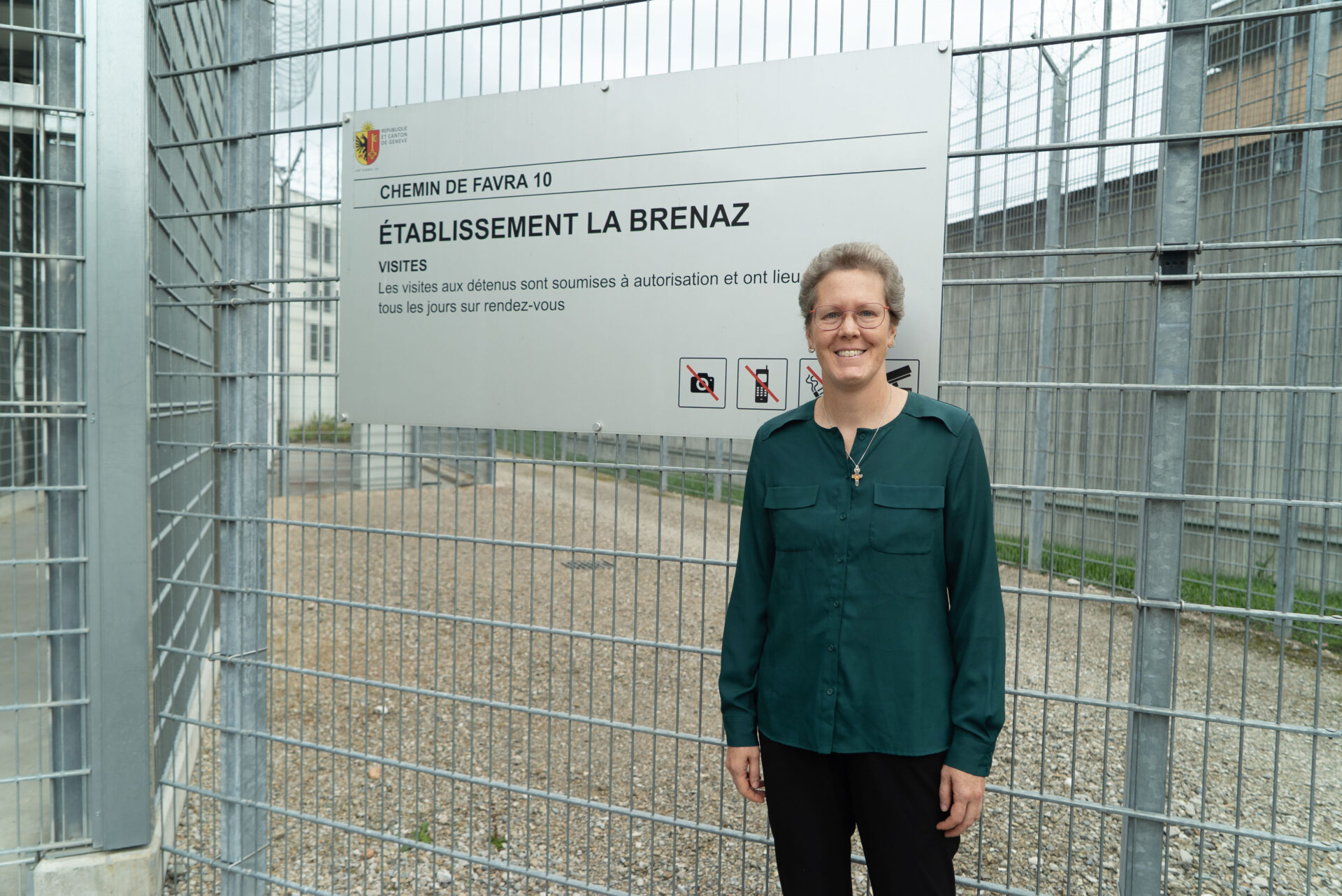 Co-responsable du Service de l’aumônerie des prisons, Carol Beytrison attend ses invités, 9 octobre 2025  | © Lucienne Bittar