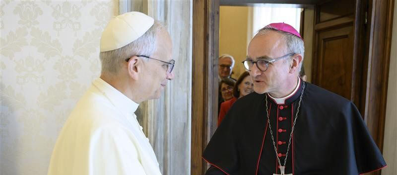Le pape Léon XIV et Mgr Thibault Verny | © Vatican Media