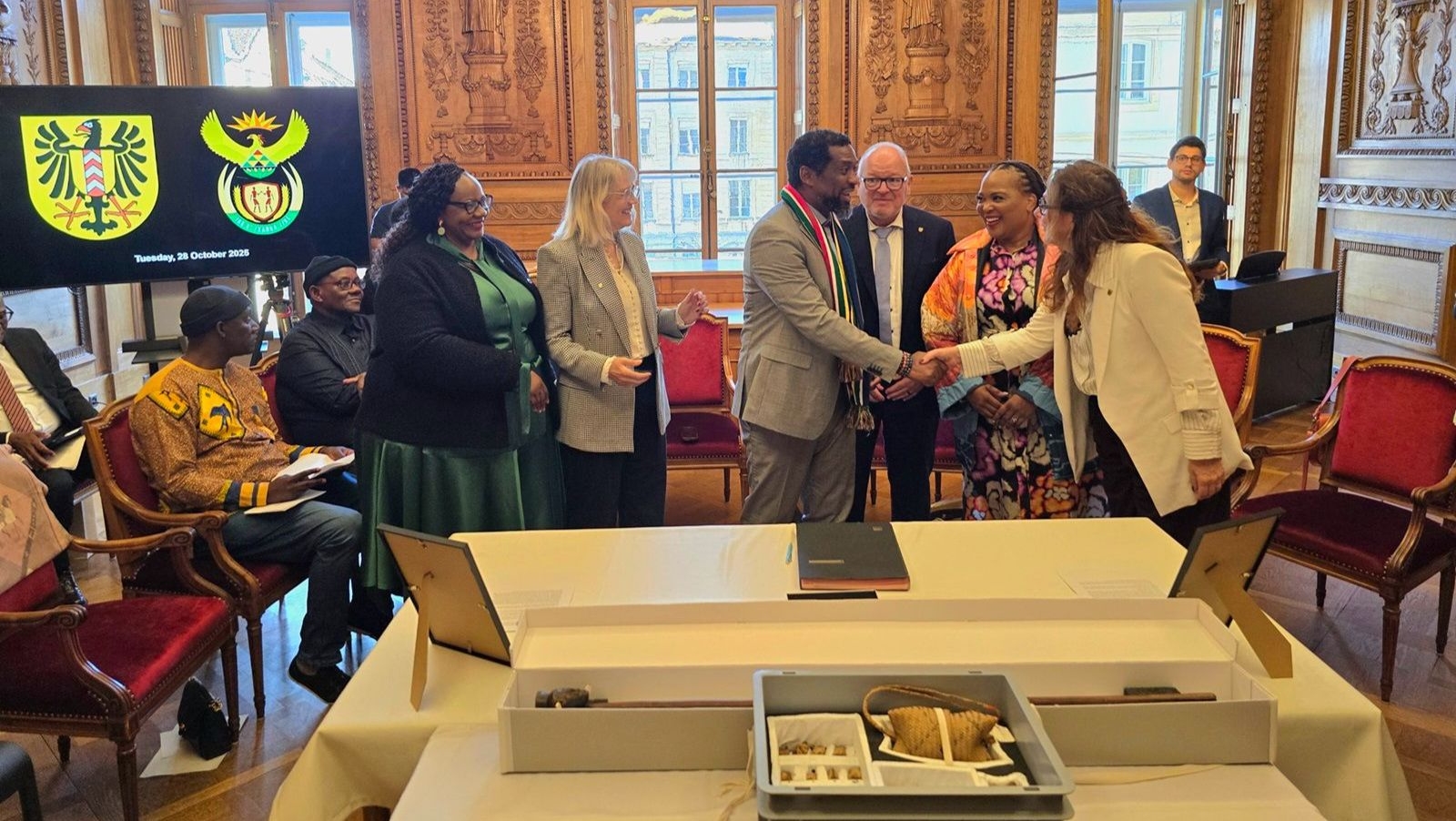 La Ville de Neuchâtel a remis trois objets sacrés à l'Afrique du Sud | © Ville de Neuchâtel
