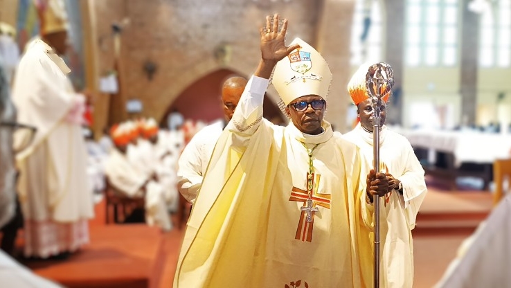 Mgr Emmanuel Ngona, nouvel évêque de Wamba, au cours de la messe de son ordination épiscopale dans la cathédrale Notre-Dame du Congo, à Kinshasa, le 15 septembre 2024 | Vatican Media