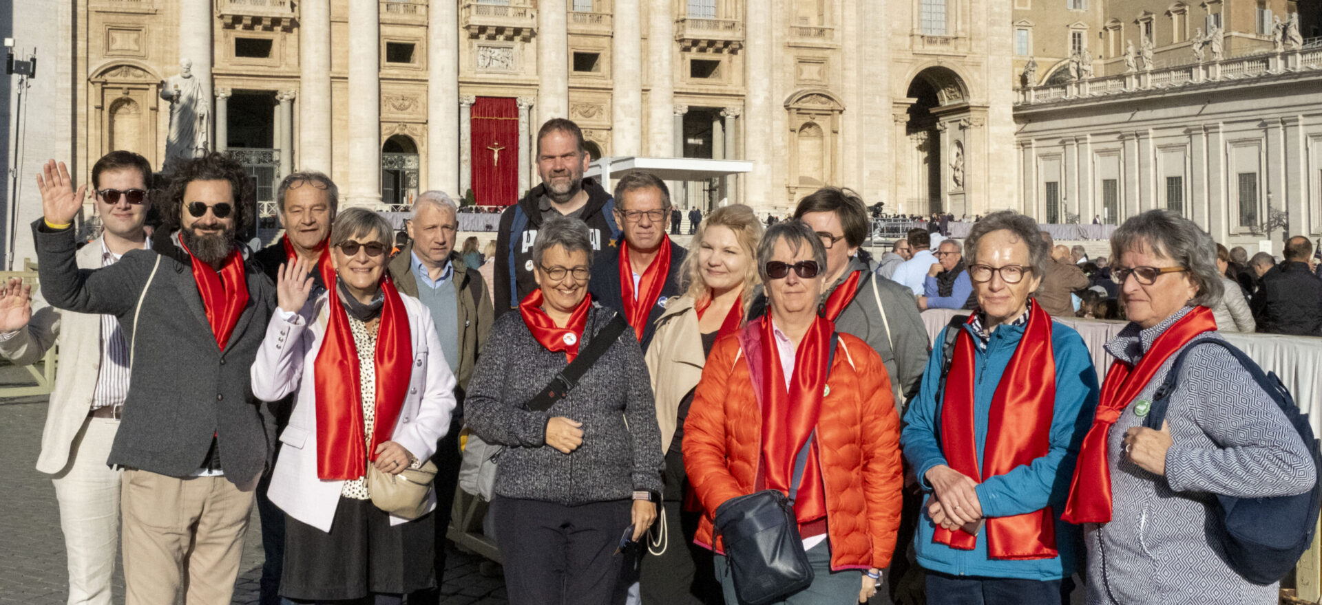 La délégation suisse de Missio sur la place Saint-Pierre | © Missio Suisse / Noemi Neuhold