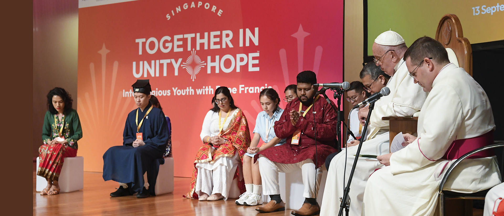 Léon XIV poursuit le dialogue interreligieux mené par les papes depuis Nostra Aetate | photo: une prière interreligieuse avec le pape François, en septembre 2024 à Singapour © Vatican Media