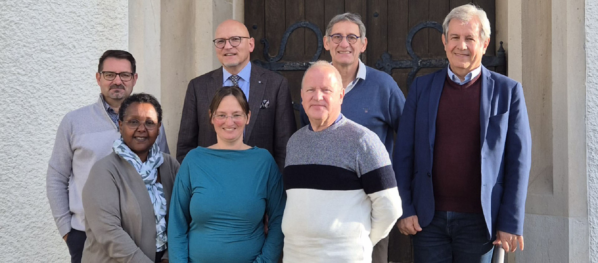 1er rang, (g. à dr) Aline Nkiragateye et Mirjam Froidevaux, abbé Christian Schaller. 2e rang, (g à dr), le diacre Michel Monnerat, abbé Jean-Jacques Theurillat, Jean-Louis Crétin et Jean-Louis Finidori.
| © Jura pastoral