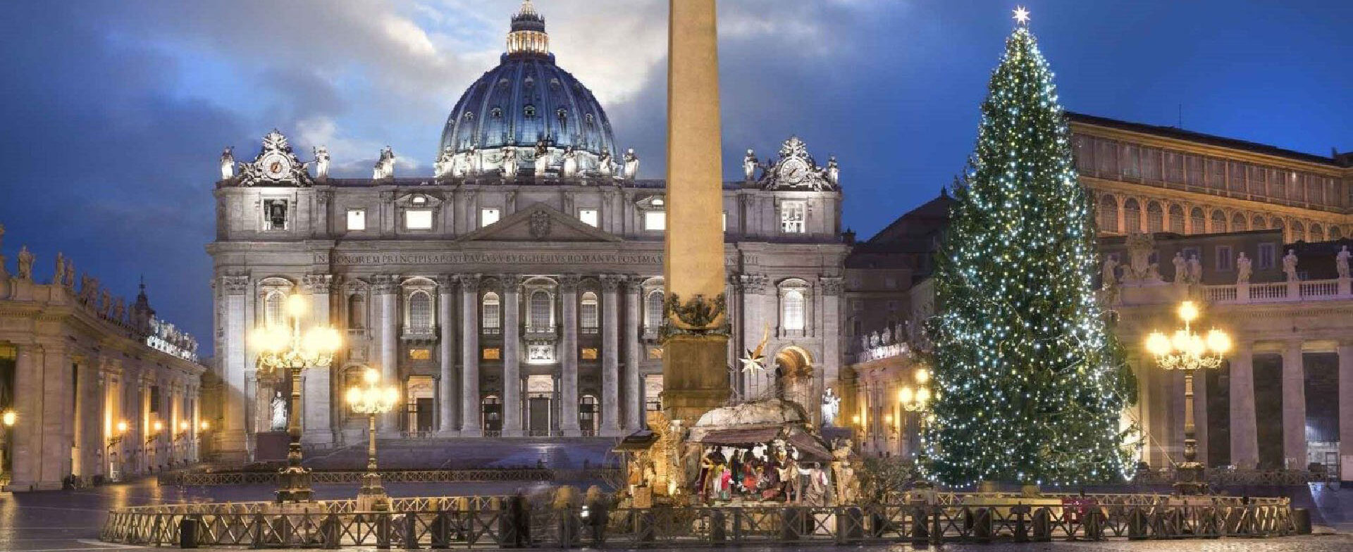 En 2024, le sapin de la Place St-Pierre avait suscité des protestations d'associations écologistes | photo: le sapin de la Place St-Pierre en 2023 © Vatican Media