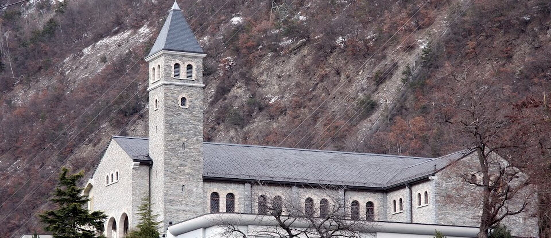 L'église de la FSSPX constuite en 1998 à Ecône, en Valais | DR