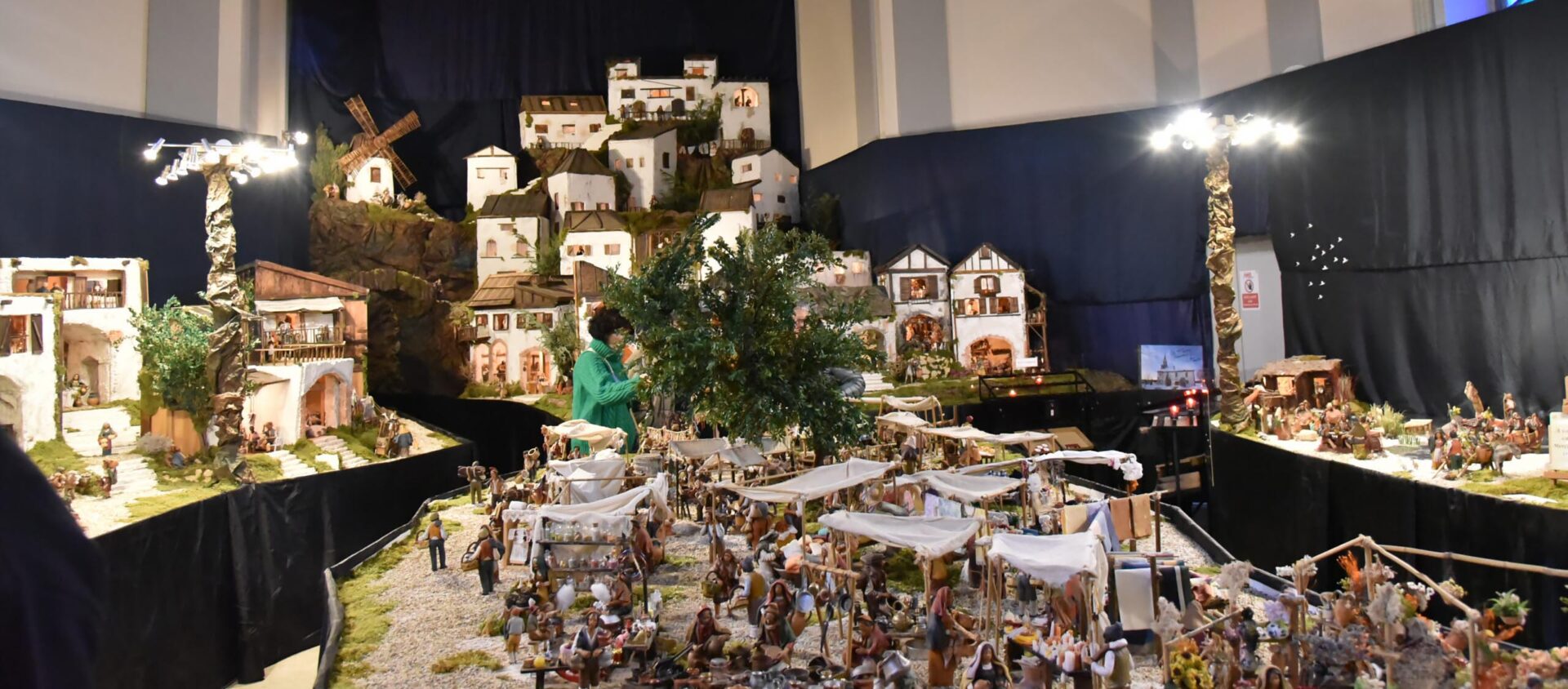 Plus de 1000 personnages peuplent une surface de plus de 150 m2 à l'église Saint-Pierre de Porrentruy | © Raphaël Zbinden