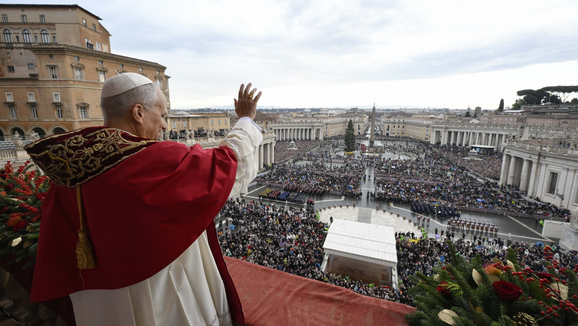 Léon XIV donne la bénédiction de Noël 'urbi et orbi' | Vatican Media