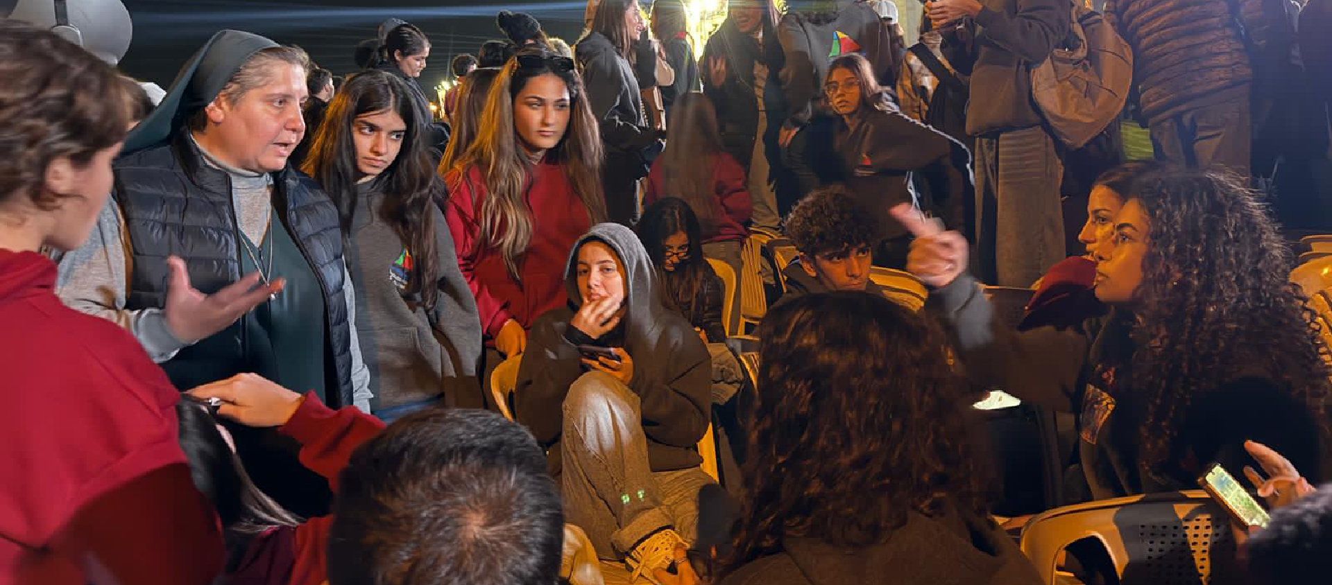 Sr Maïa El Beaino (à g.) avec ses élèves au patriarcat d'Antioche des Maronites, à Bkerké | DR