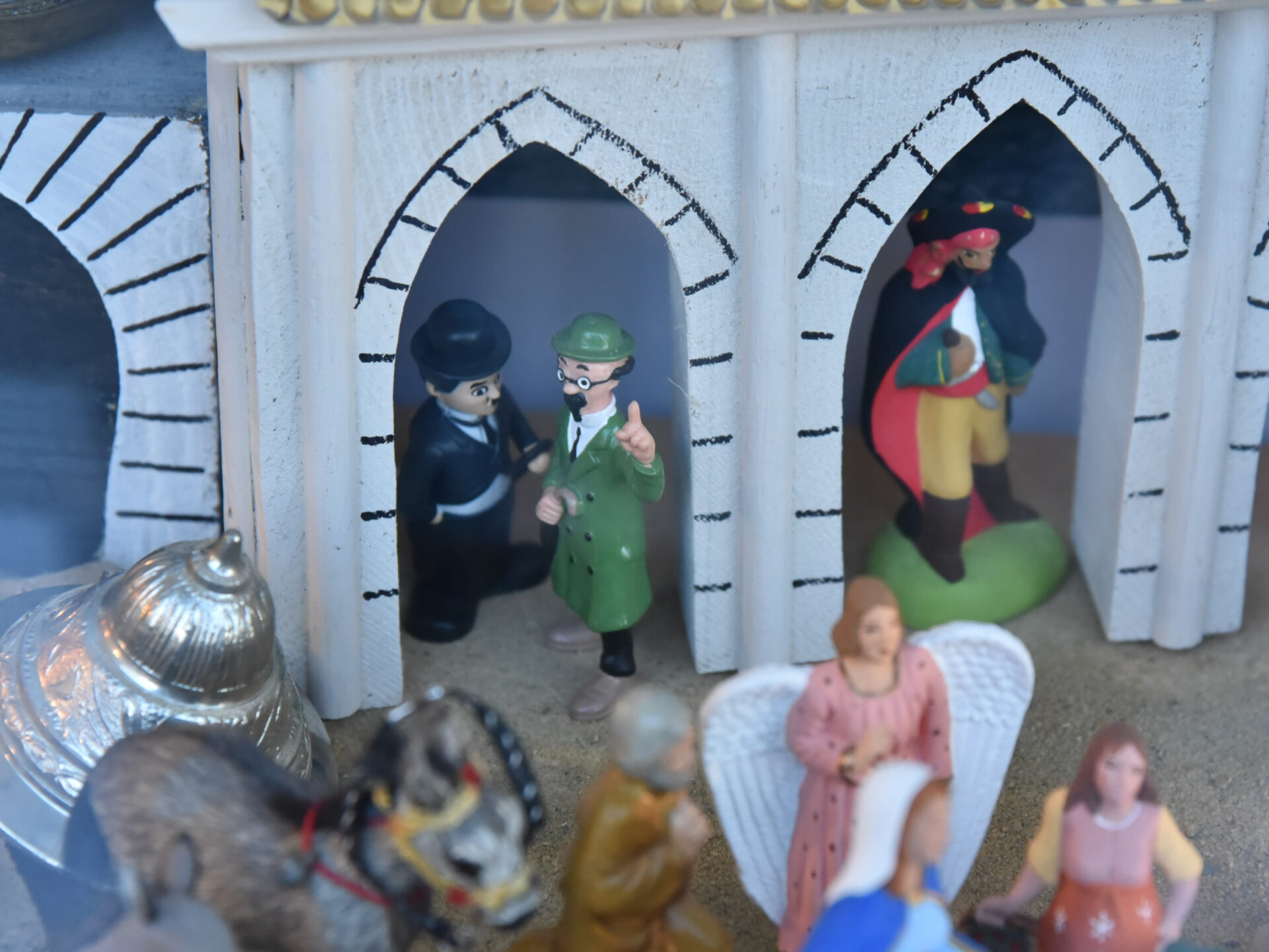 De nombreux personnages du pèlerinage des crèches ne figurent pas dans la Bible | © Raphaël Zbinden