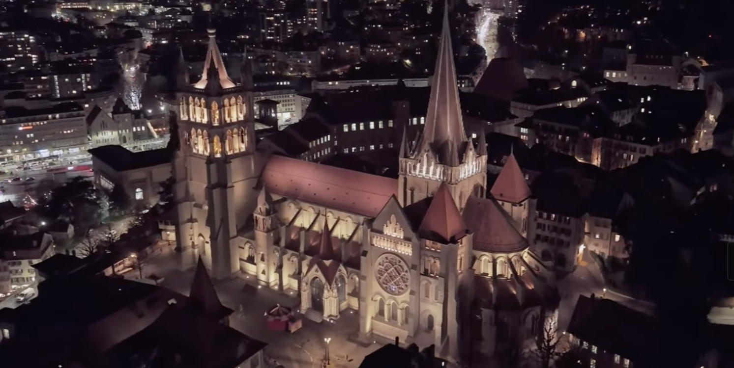 La cathédrale de Lausanne a présenté le 29 novembre 2025 son nouvel éclairage | © capture d'écran YouTube / Ville de Lausanne