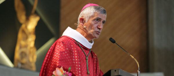 MgrJean-Marie Lovey, ici en 2019, présidera la messe célébrée en hommage aux victimes de l'incendie du bar "Le Constellation" | © Bernard Hallet