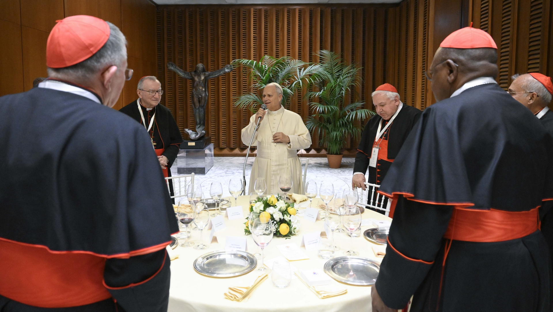 Le pape Léon XIV a mangé avec les cardinaux | Vatican Media