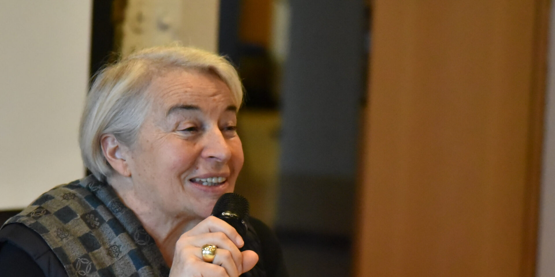 La journaliste française Christine Pedotti a présenté son dernier livre "Autopsie d'un système: pour en finir avec les abus dans l'Eglise" (Albin Michel, 2025) | © Raphaël Zbinden 