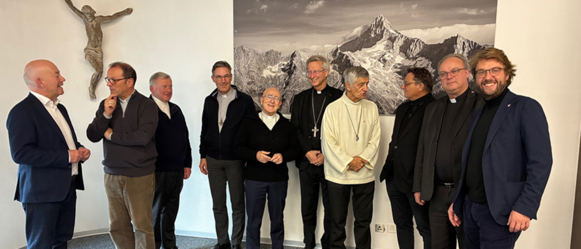 Les membres de la Conférence des évêques suisses réunis à Viège (VS) | CES