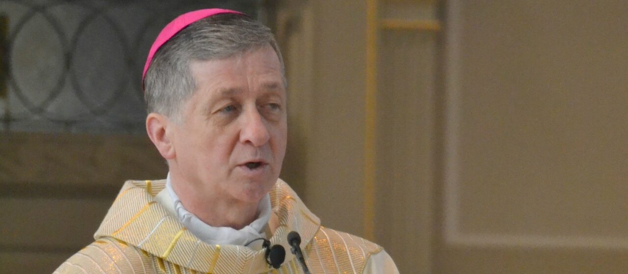 Le cardinal Blase Cupich, archevêque de Chicago, a demandé des excuses publiques de Trump après la publication d'un mème raciste | © Goat-Girl/Wikimedia Commons/CC BY 2.0