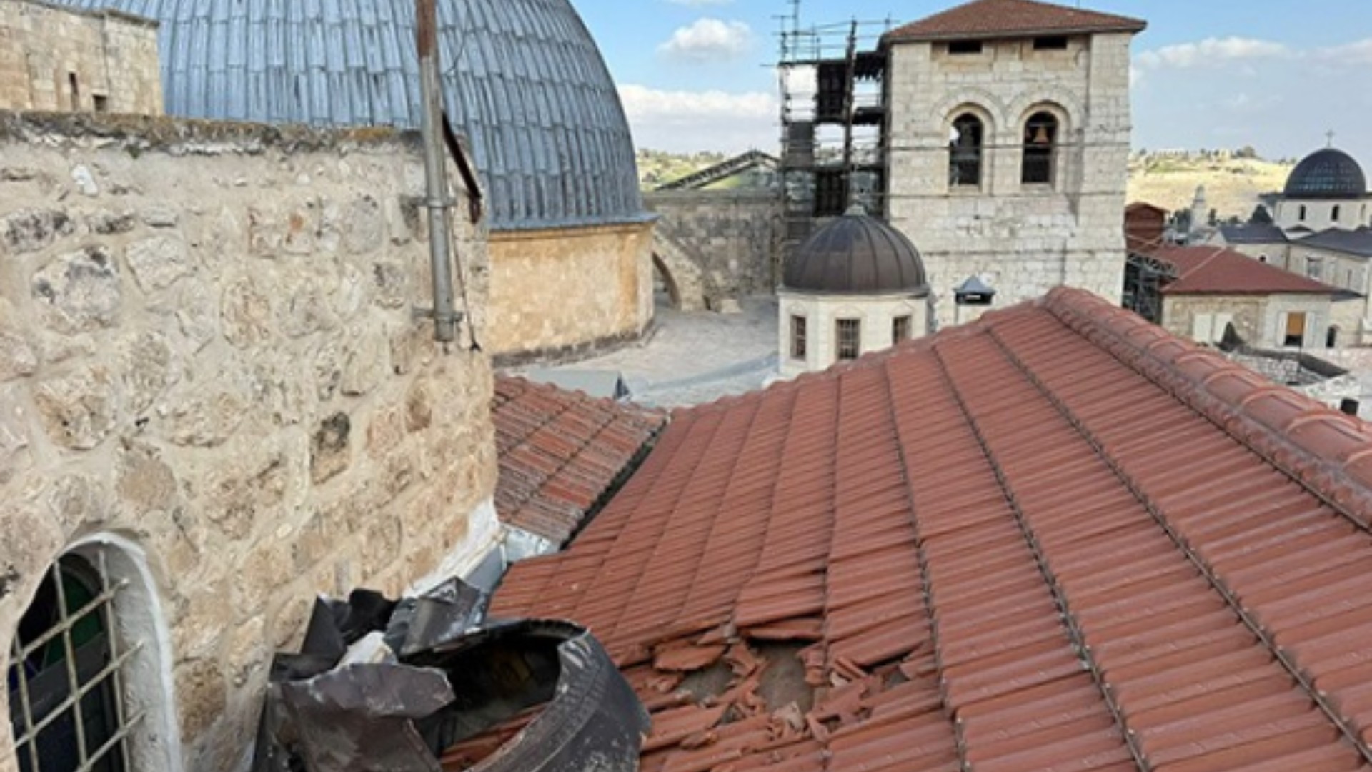 Débris de missile sur le toit du patriarcat grec-orthodoxe | © Police israélienne