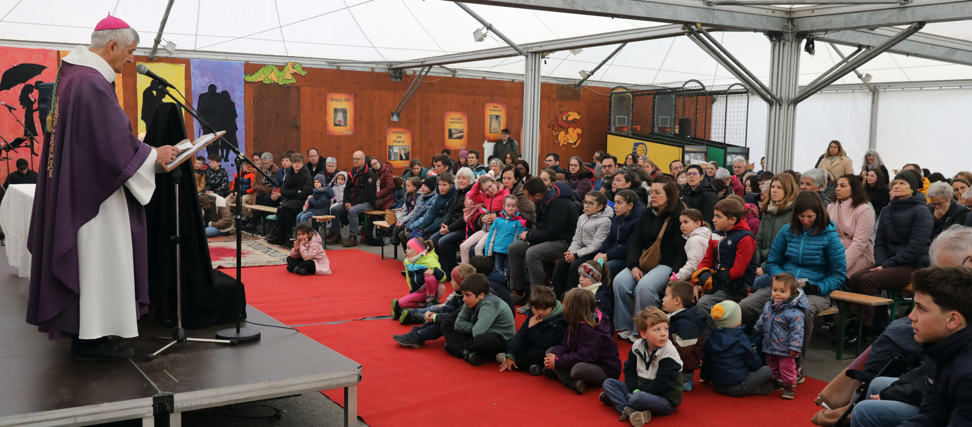 Quelque 300 personnes ont pris part à la messe qui a ouvert le Festival des familles 2026 | © Bernard Hallet