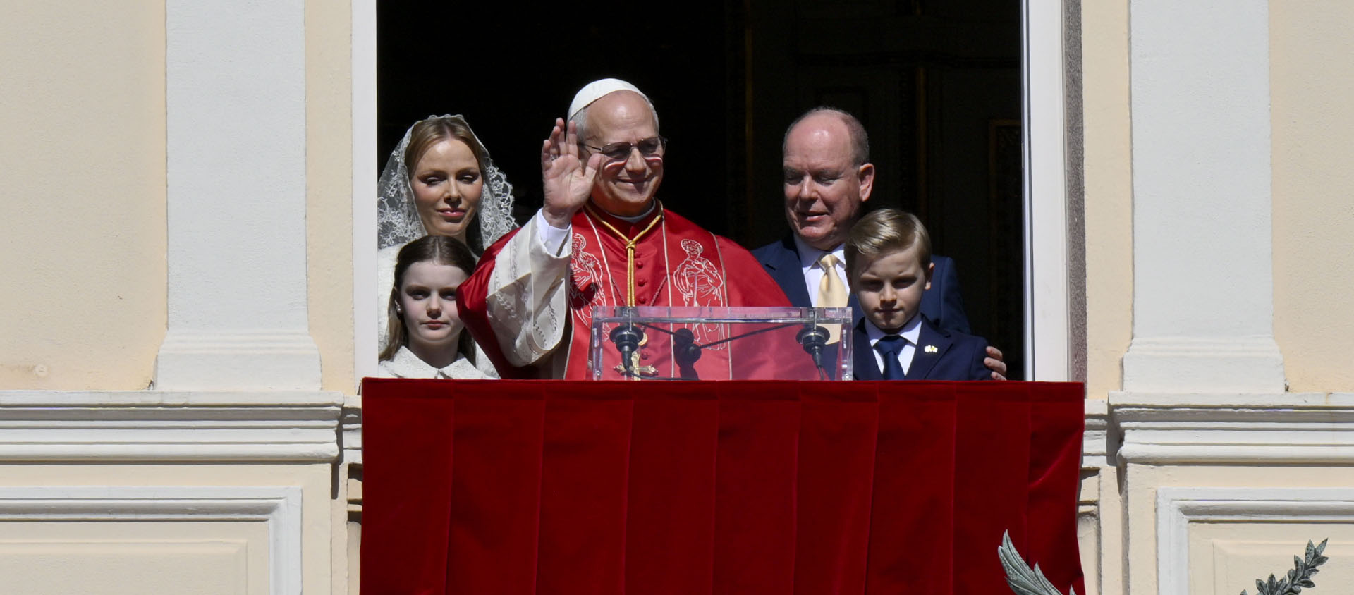 Le pape est apparu au balcon du palais où il a été acclamé par 8000 personnes | © Vatican Media