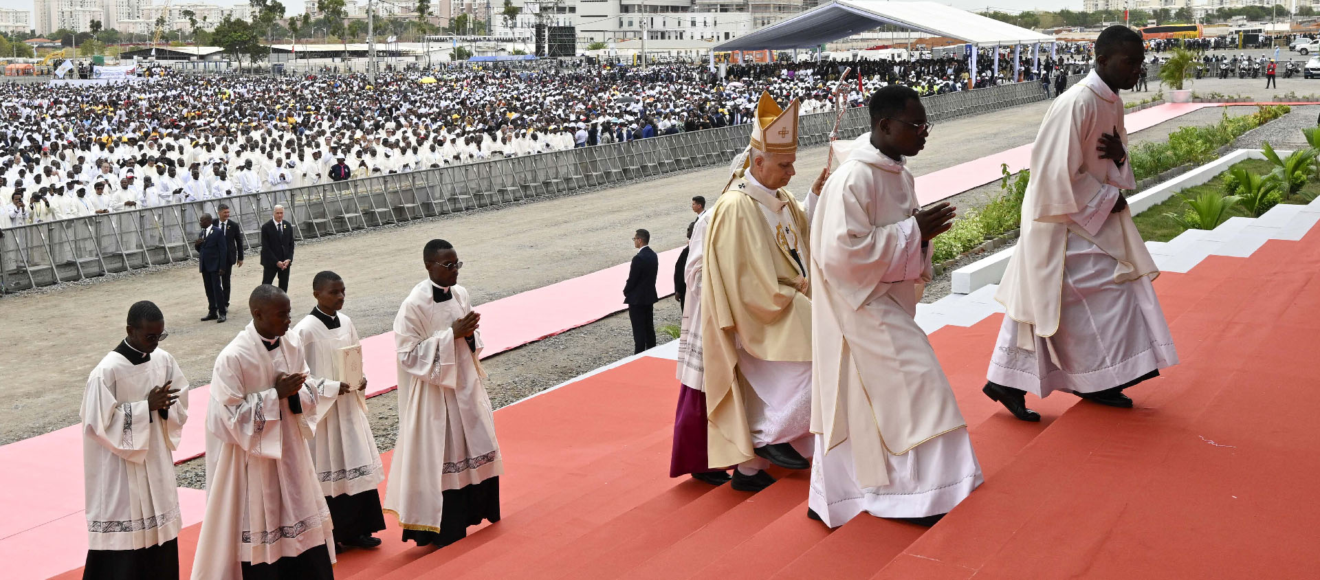 100'000 personnes ont assisté à la messe célébrée à Kilamba par le pape | © Vatican Media