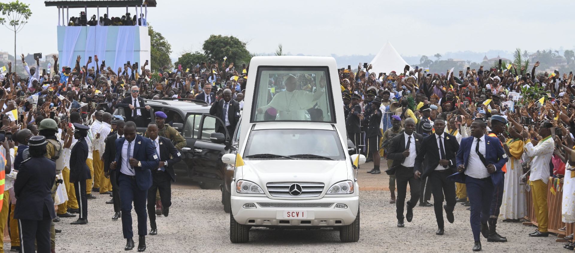 Environ 200’000 fidèles étaient réunis sur le tarmac de l’aéroport de Yaoundé-Ville pour la messe | © Vatican Media