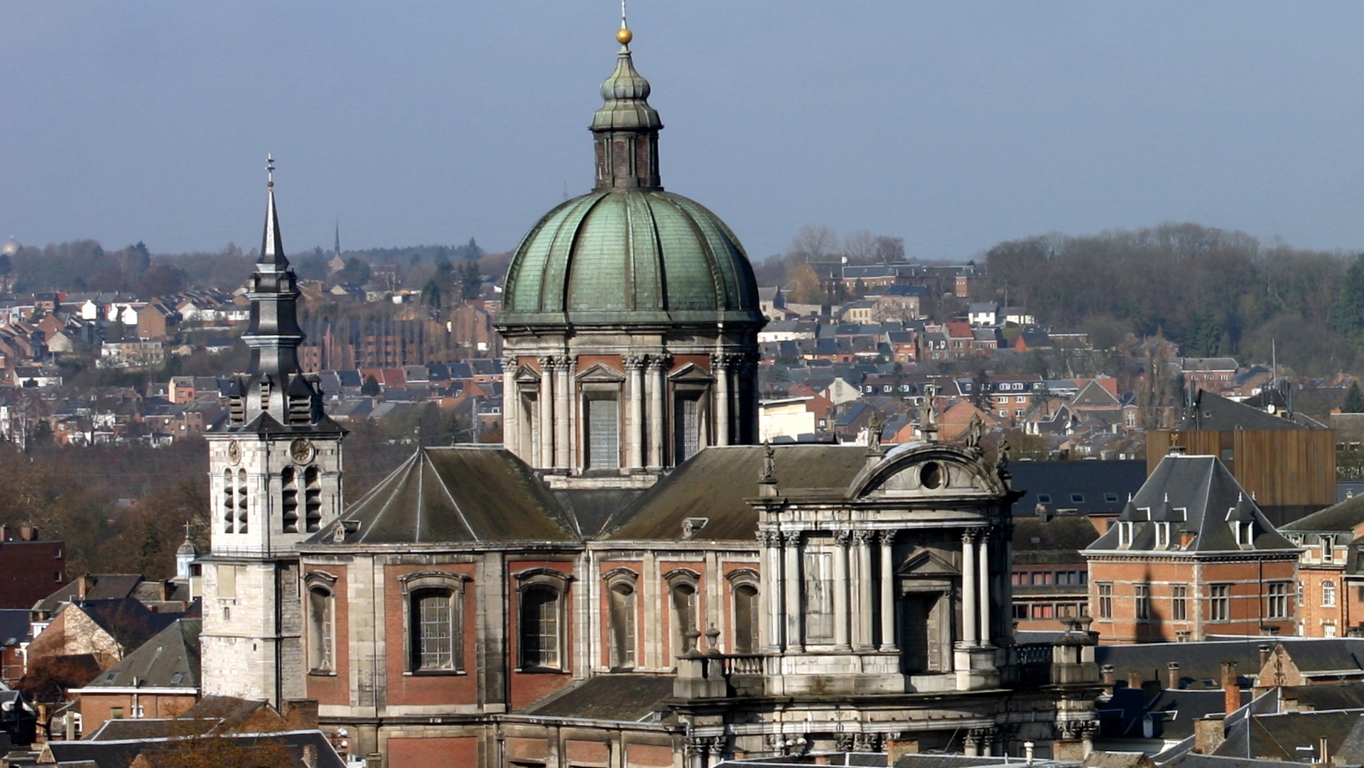 La cathédrale Saint-Aubain de Namur (photo wikimedia commons Joëlle Van Ransbeeck CC BY-SA 3.0)