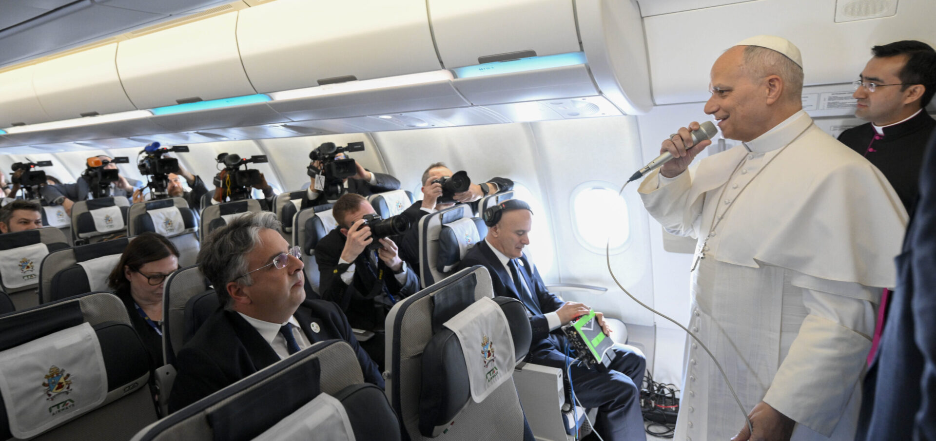 Le pape Léon XIV a répondu aux journalistes dans l'avion qui le menait à Alger, le 13 avril 2026 | © Vatican Media
