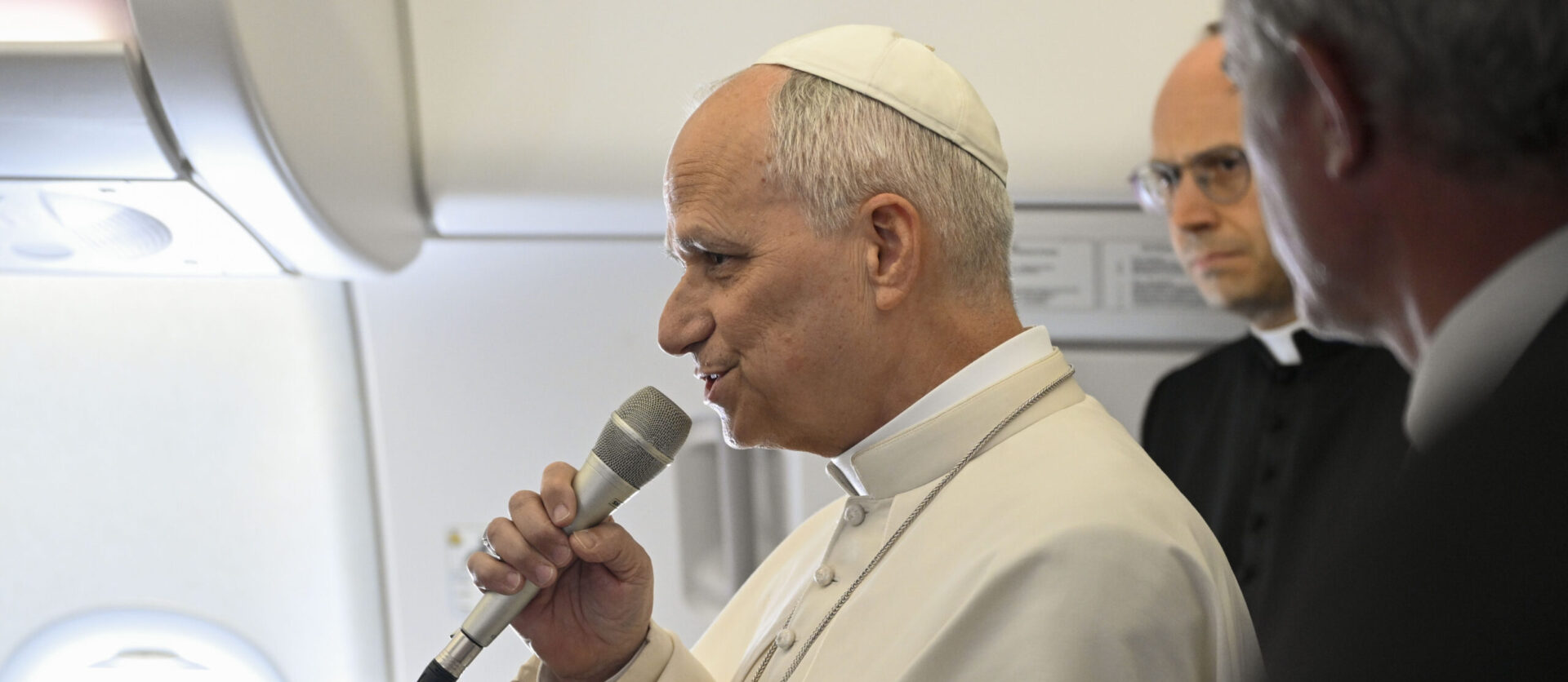 Comme le veut la tradition, le pape Léon XIV a répondu aux questions des journalistes dans l'avion qui le ramenait d'Afrique | © Vatican Media