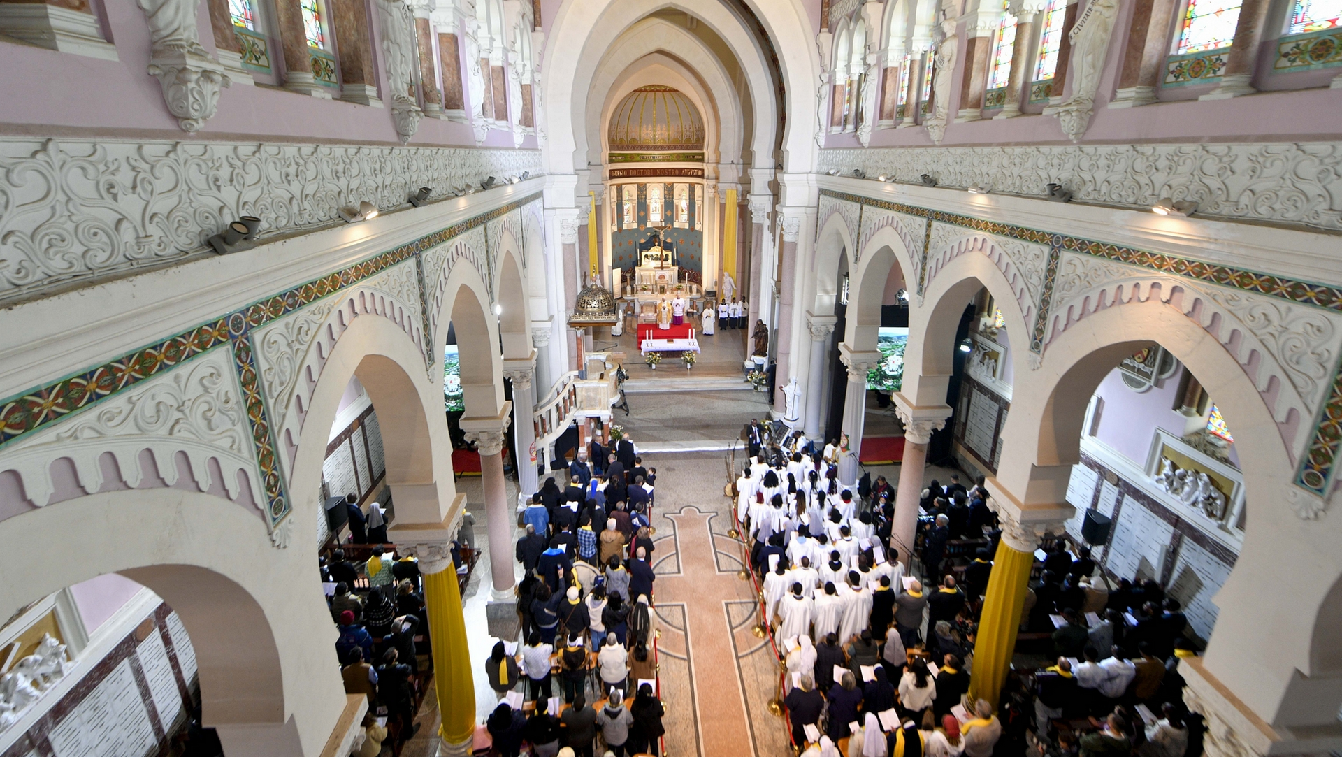 Le pape célèbre la messe dans l'église d'Annaba | Vatican Media